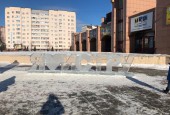 В Истре в рамках проекта «Зима в Подмосковье» на радость жителям установили ледяной городок и залили каток на площади Дружбы.